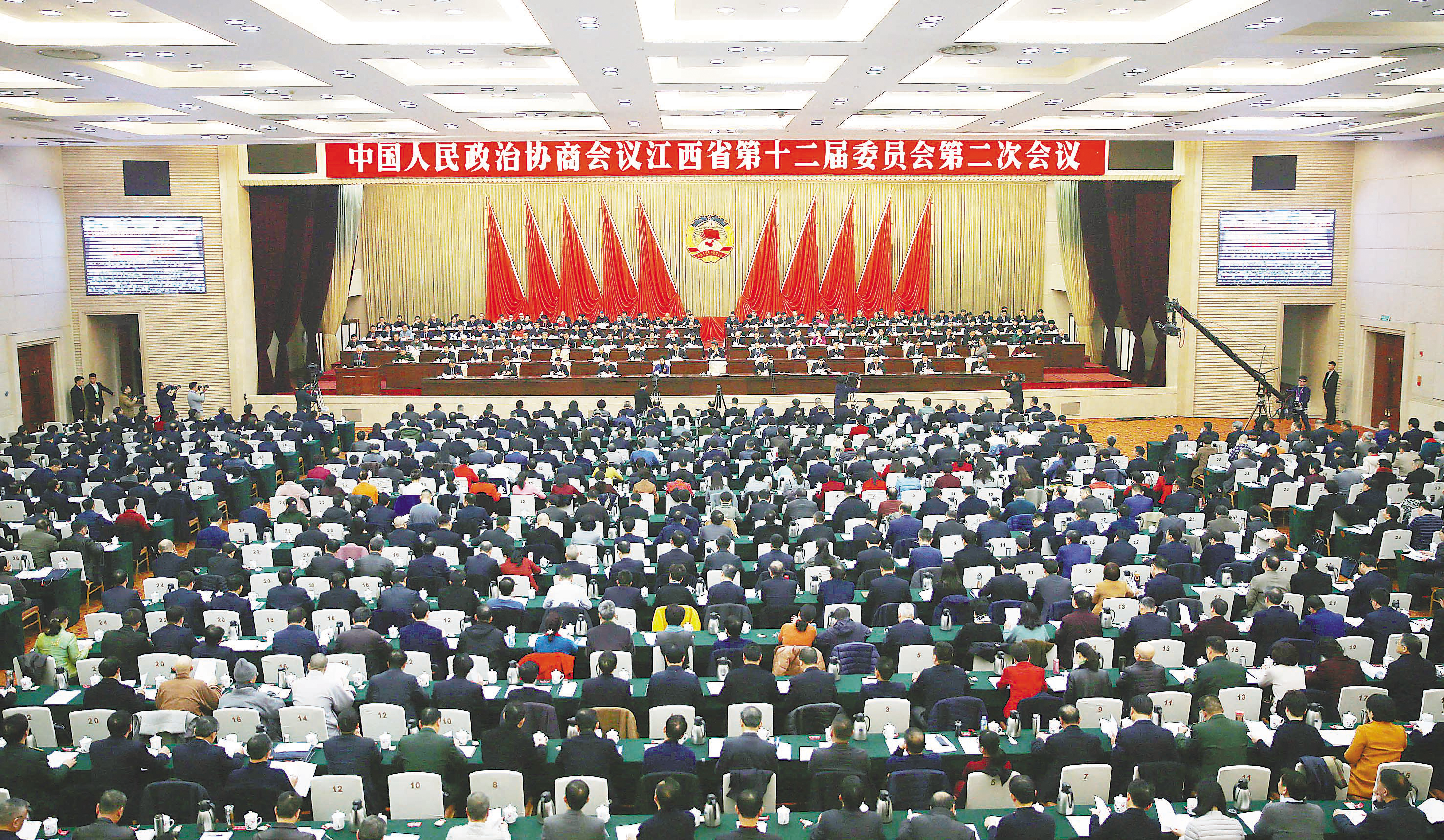 省政协十二届二次会议在昌隆重开幕 为共绘新时代江西物华天宝人杰地灵新画卷献计出力