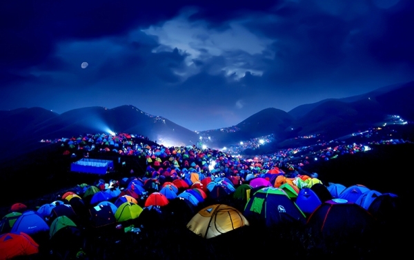 《国际帐蓬节之夜》 文飞翔